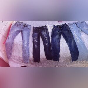 3 pairs of women’s skinny jeans + 1 pair of flare jeans